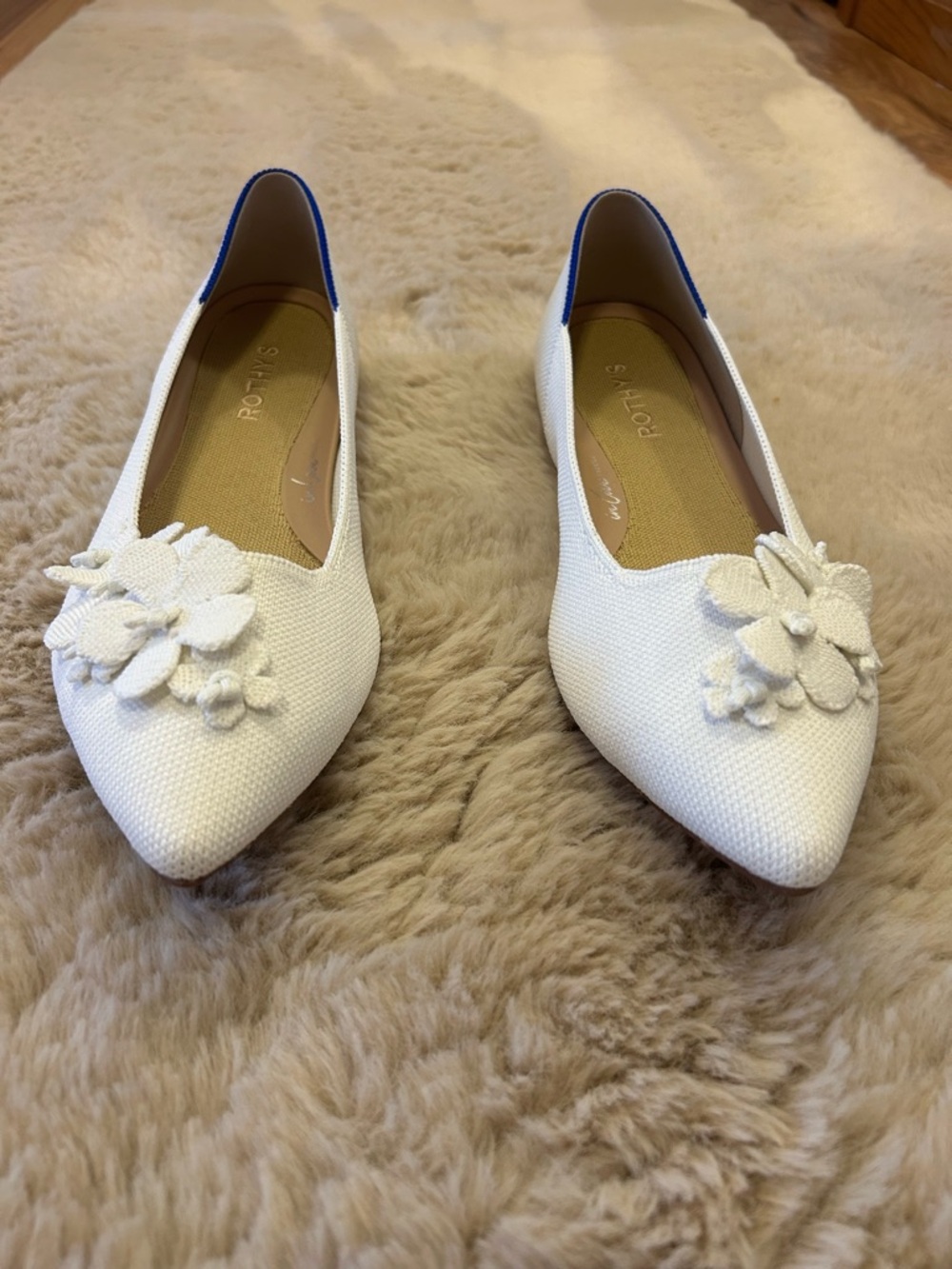 New Rothy’s White Floral Applique Pointed Toe Flats size 10.5